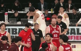 开云体育下载网址-国家队首秀！赛后李弘权激动落泪